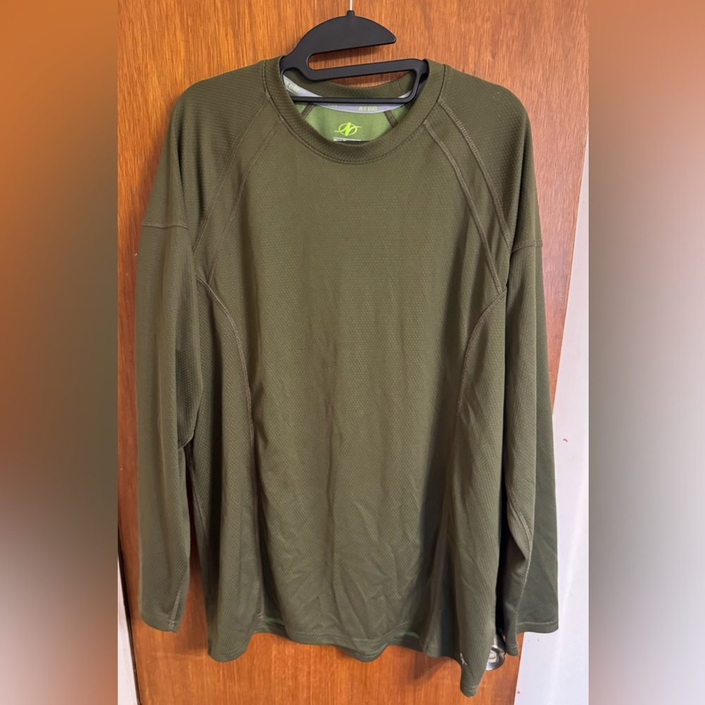 Mens NordicTrack size XL long sleeve tee in Army Green excellent used condition